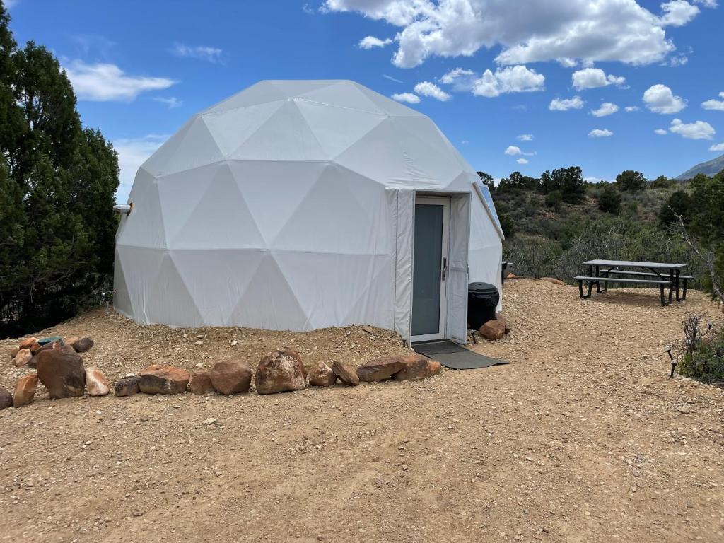 Canyon Rim Domes - A Luxury Glamping Experience!! 몬티첼로 외부 사진